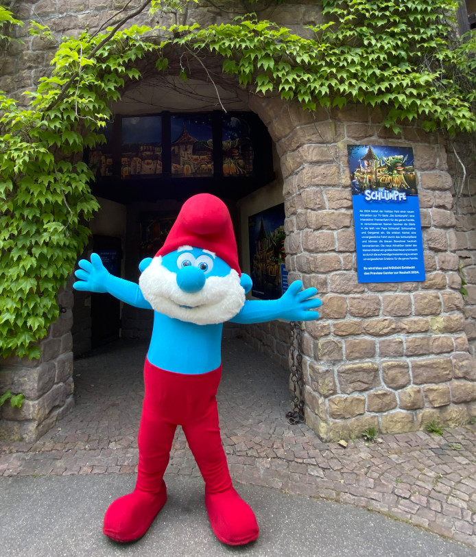 https://www.holidaypark.de/de/attraktionen/die-schluempfe-das-preview-center-zur-neuheit
